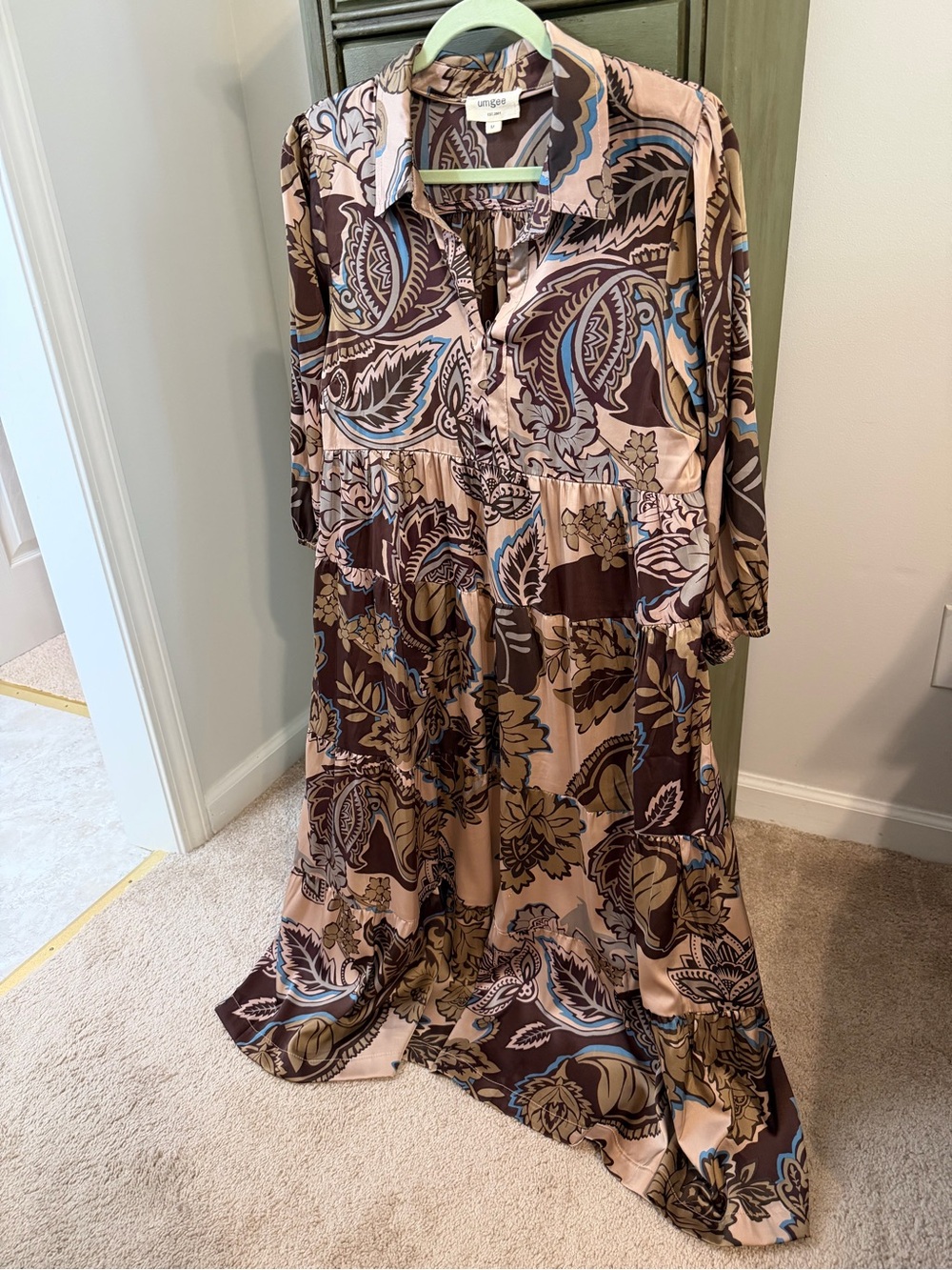 Umgee Paisley Print Maxi Dress in Beige, Brown & Blue
